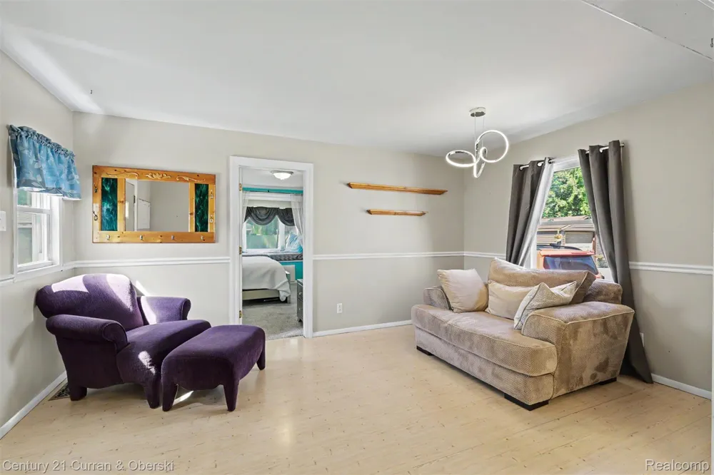 5735 Silvery Lane Dearborn Heights City, MI 48127