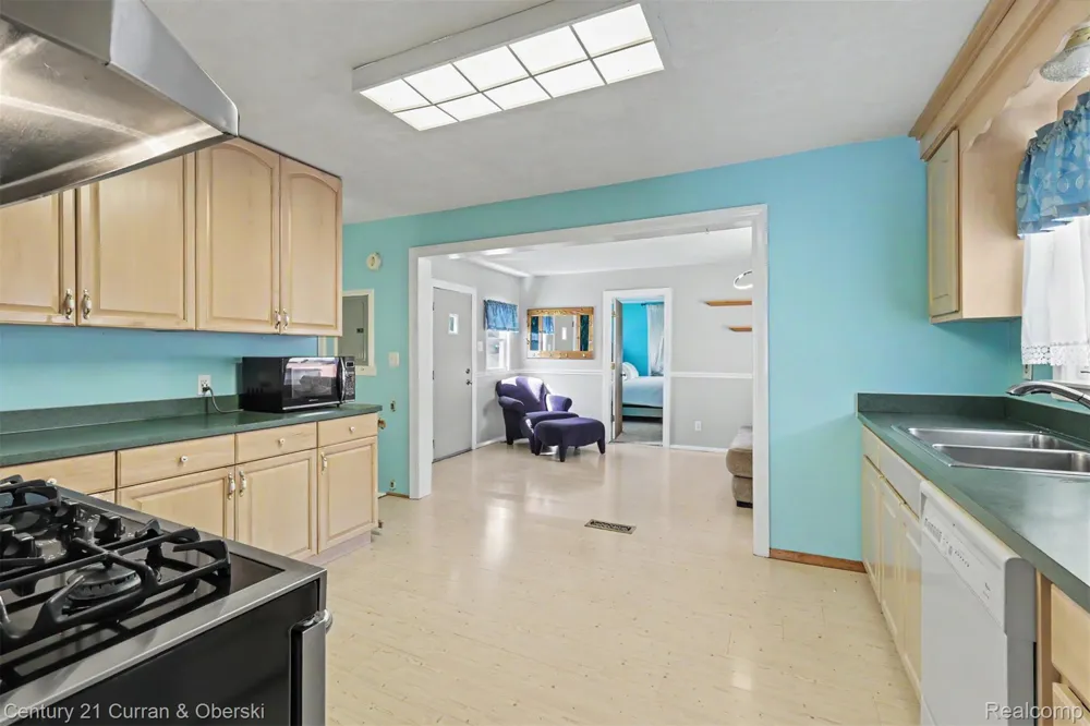 5735 Silvery Lane Dearborn Heights City, MI 48127