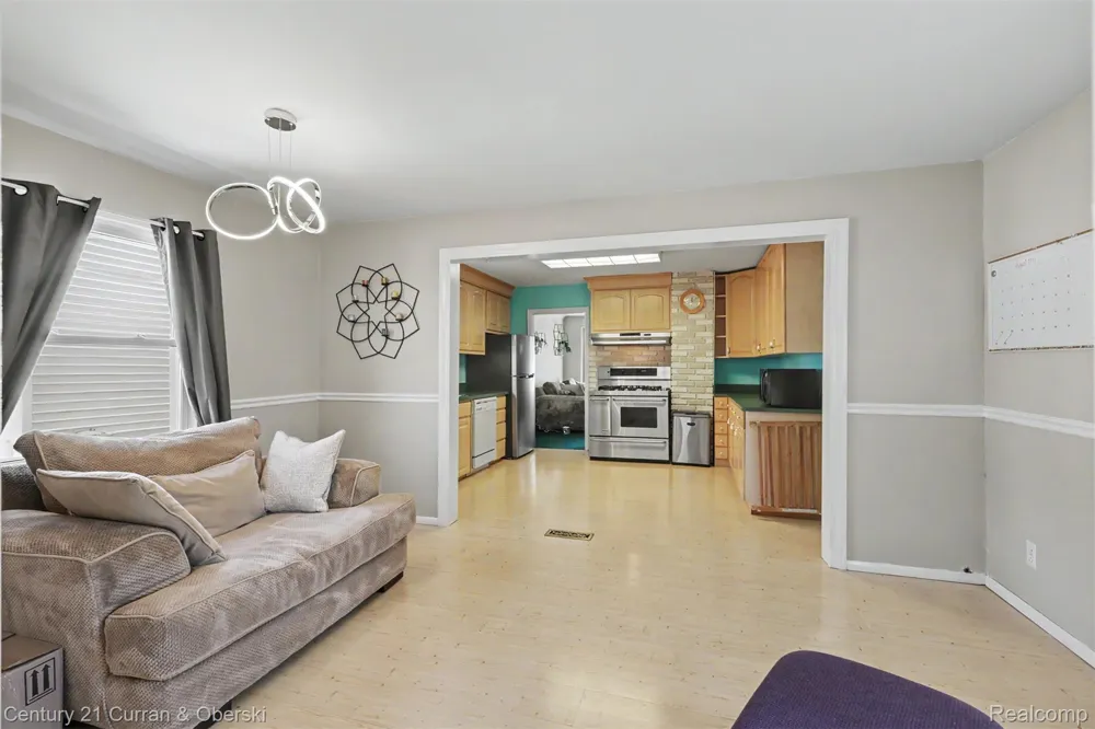 5735 Silvery Lane Dearborn Heights City, MI 48127