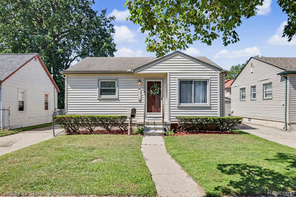 5735 Silvery Lane Dearborn Heights City, MI 48127