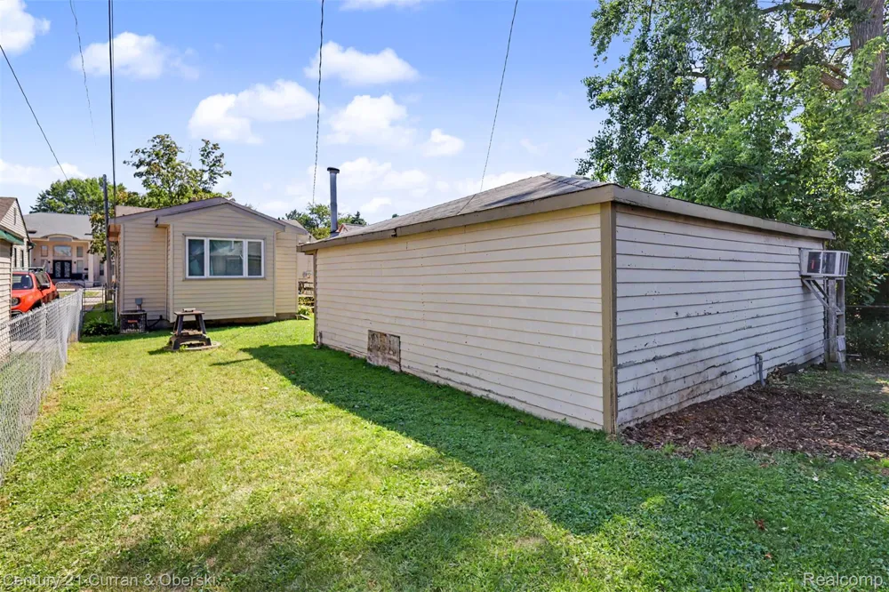5735 Silvery Lane Dearborn Heights City, MI 48127