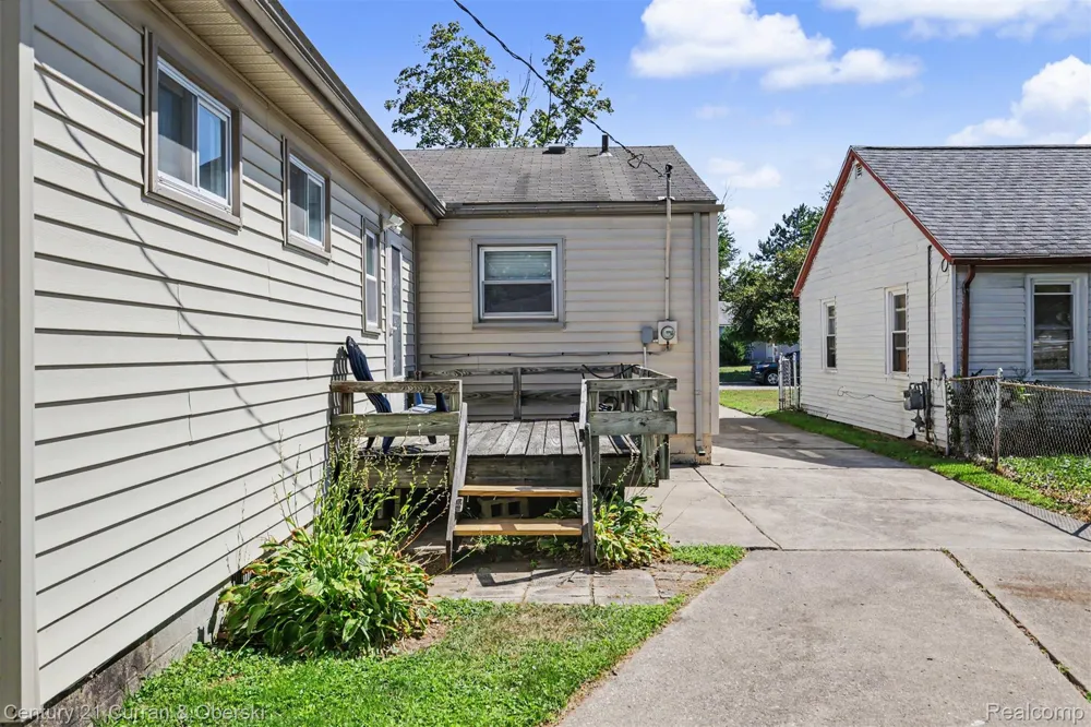 5735 Silvery Lane Dearborn Heights City, MI 48127