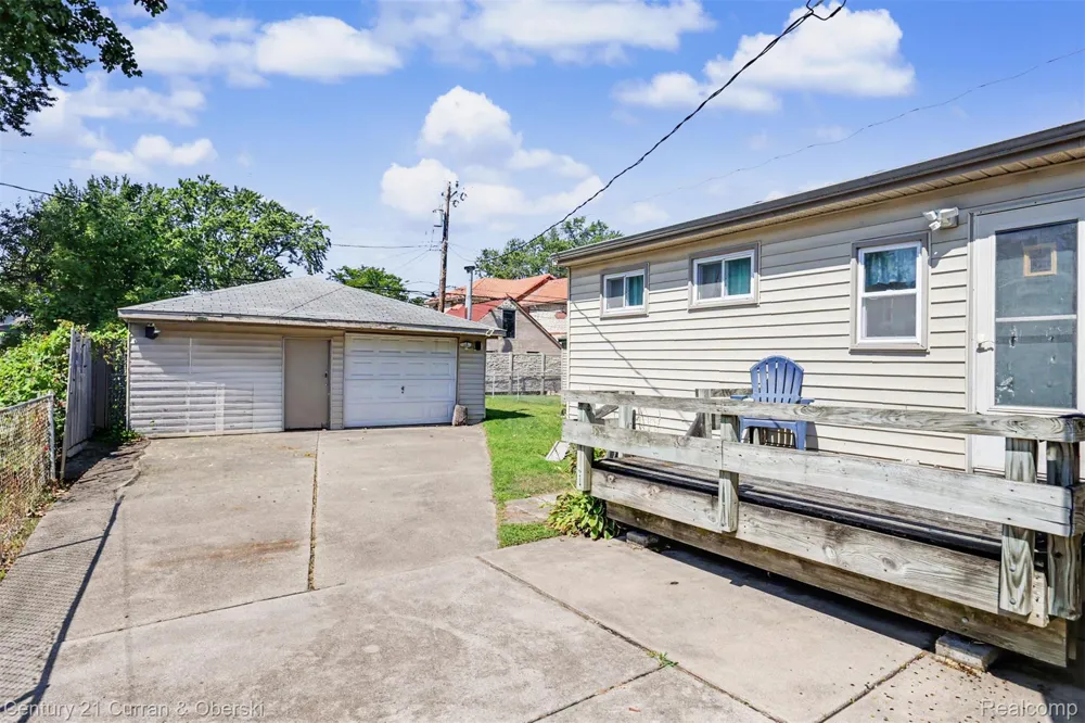 5735 Silvery Lane Dearborn Heights City, MI 48127
