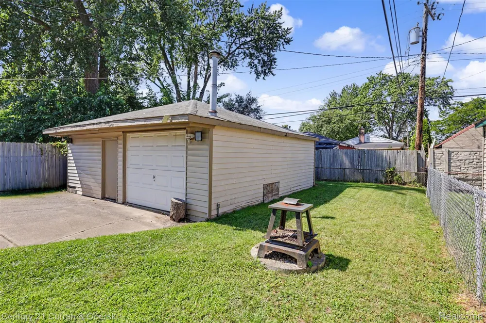 5735 Silvery Lane Dearborn Heights City, MI 48127