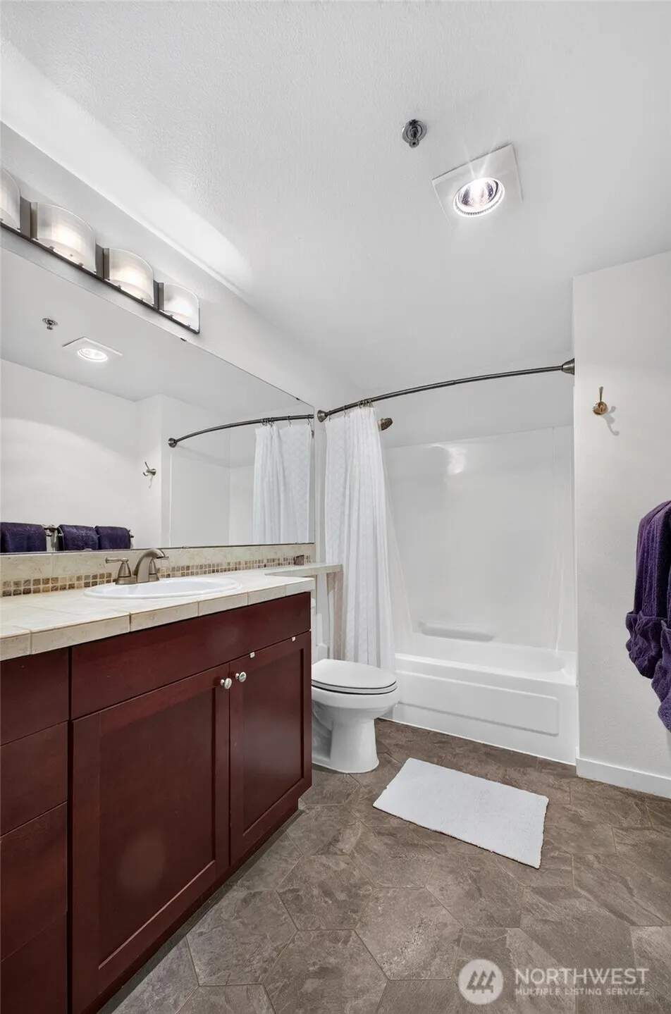 1840 S 284th Lane #H103 Federal Way, WA 98003