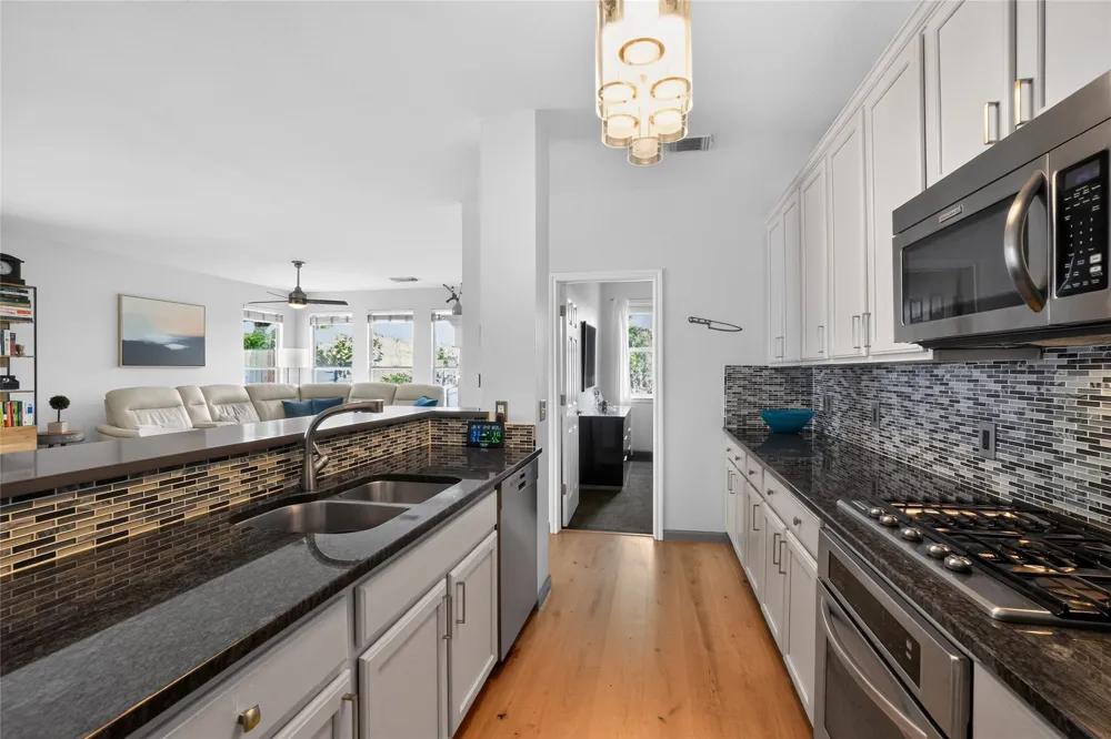 2713 Kinney Oaks Court Austin, TX 78704