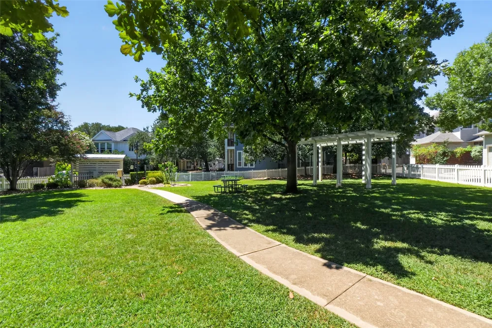 2713 Kinney Oaks Court Austin, TX 78704