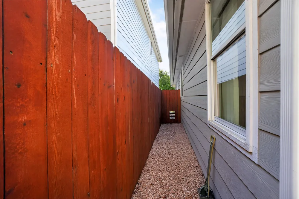 2713 Kinney Oaks Court Austin, TX 78704