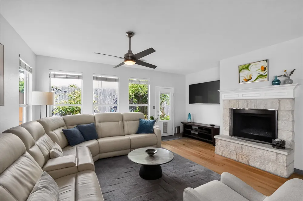 2713 Kinney Oaks Court Austin, TX 78704