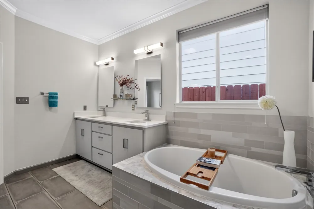 2713 Kinney Oaks Court Austin, TX 78704