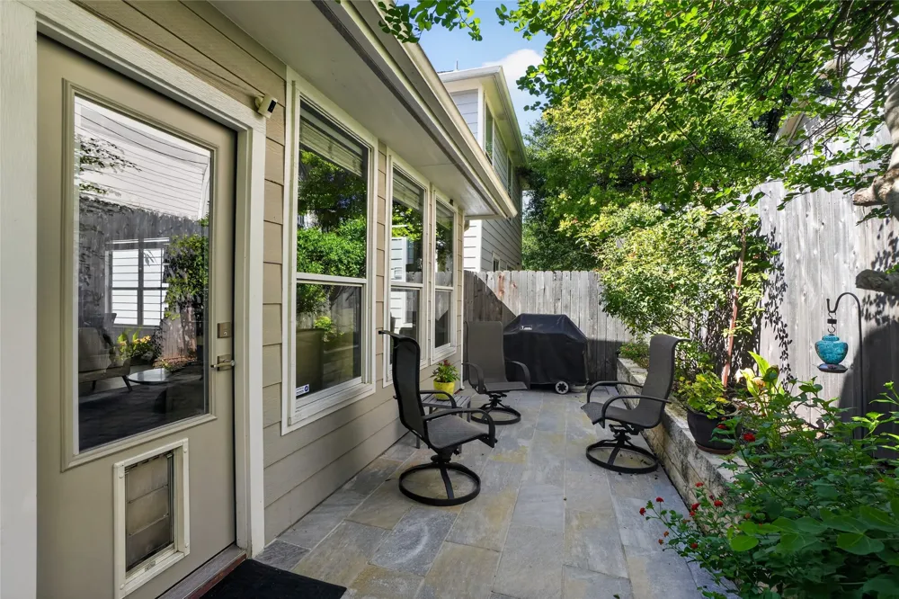 2713 Kinney Oaks Court Austin, TX 78704