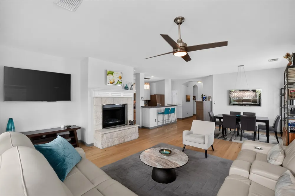 2713 Kinney Oaks Court Austin, TX 78704