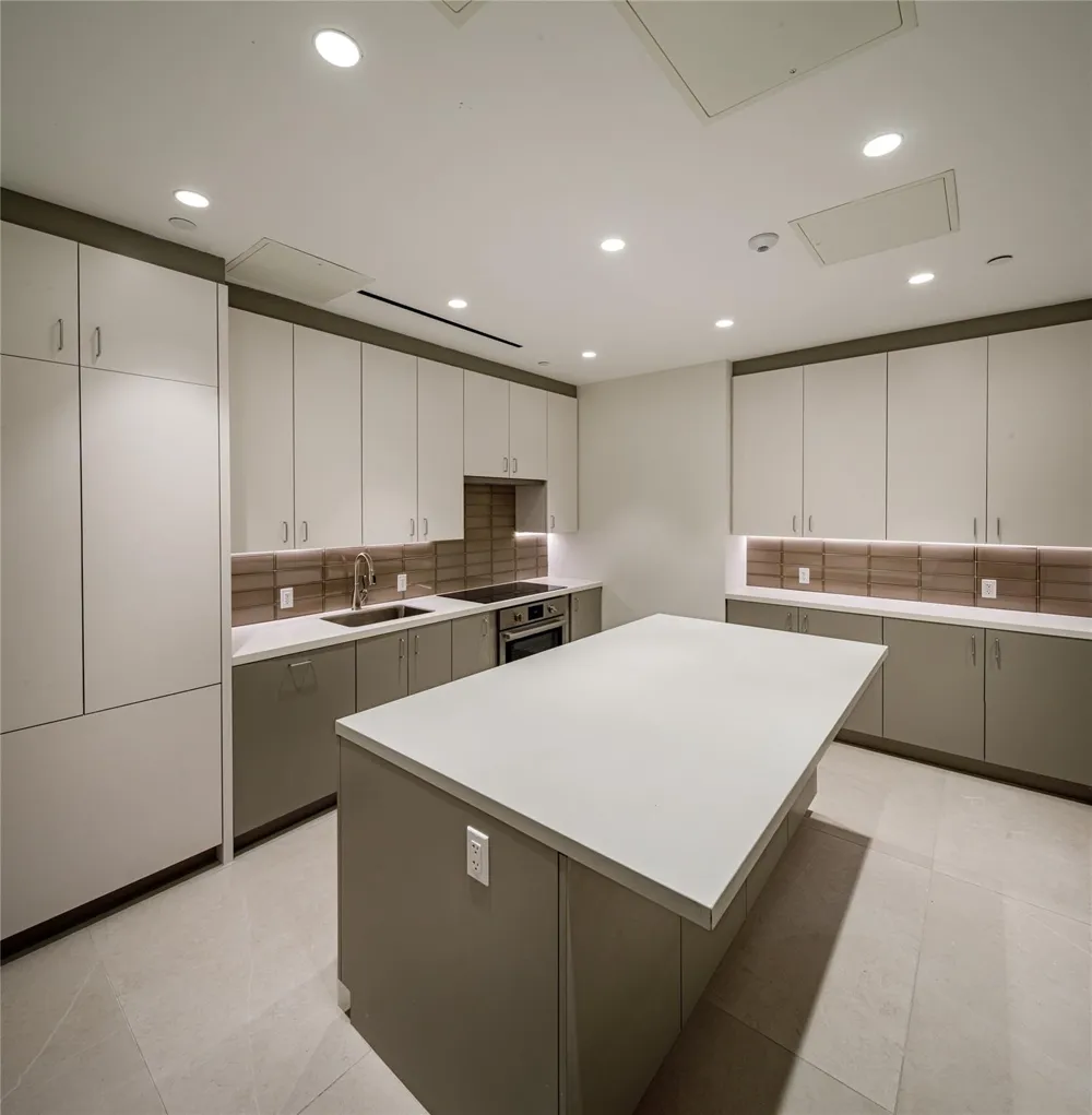 1701 Hermann Drive #18C Houston, TX 77004