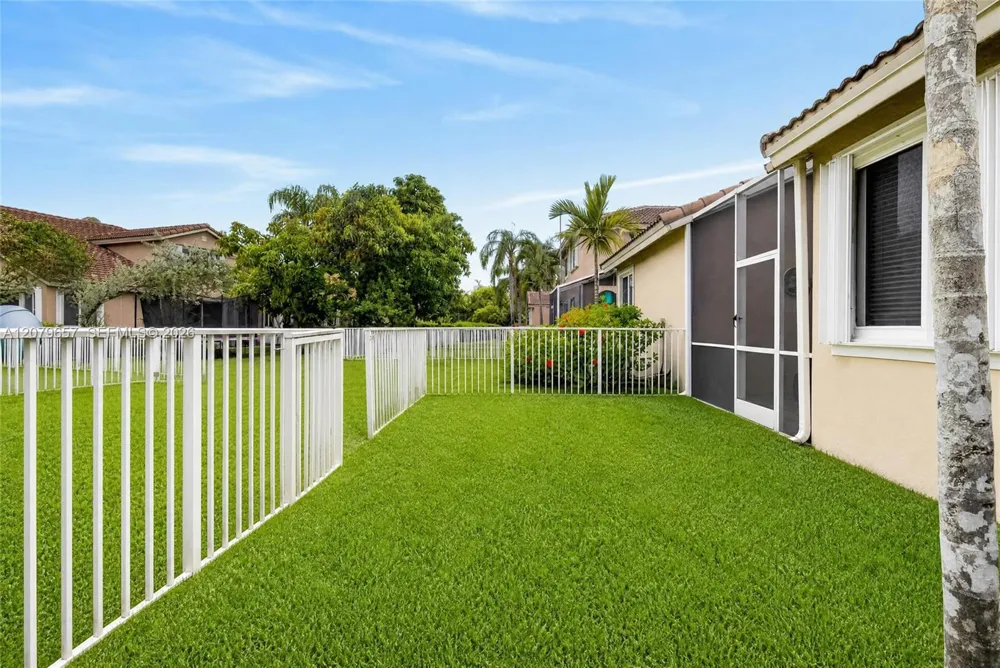 15891 SW 12th St Pembroke Pines, FL 33027
