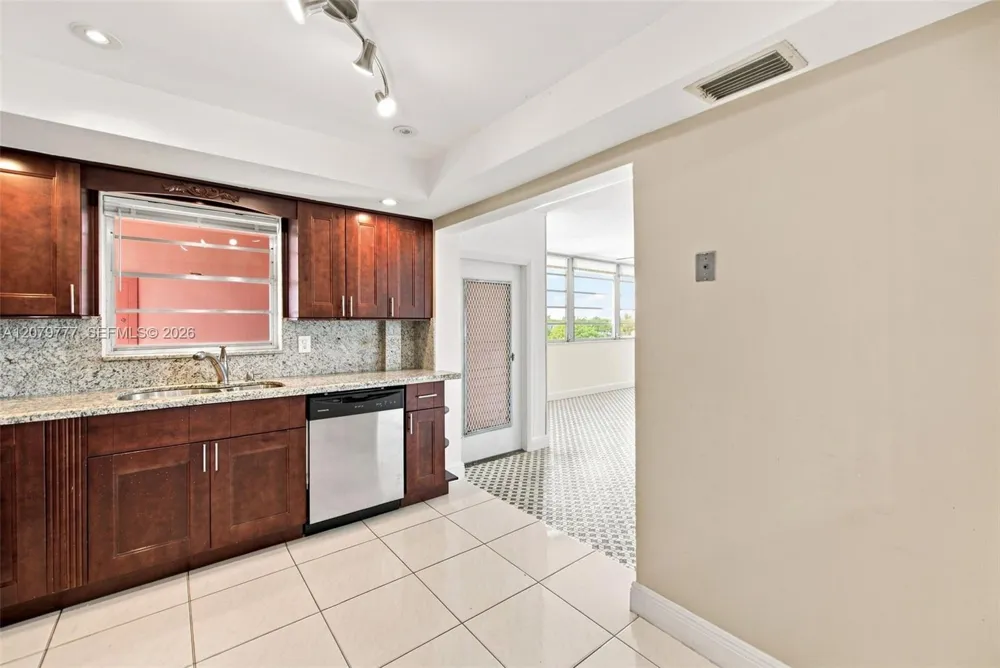 200 NE 12th Ave #1D Hallandale Beach, FL 33009