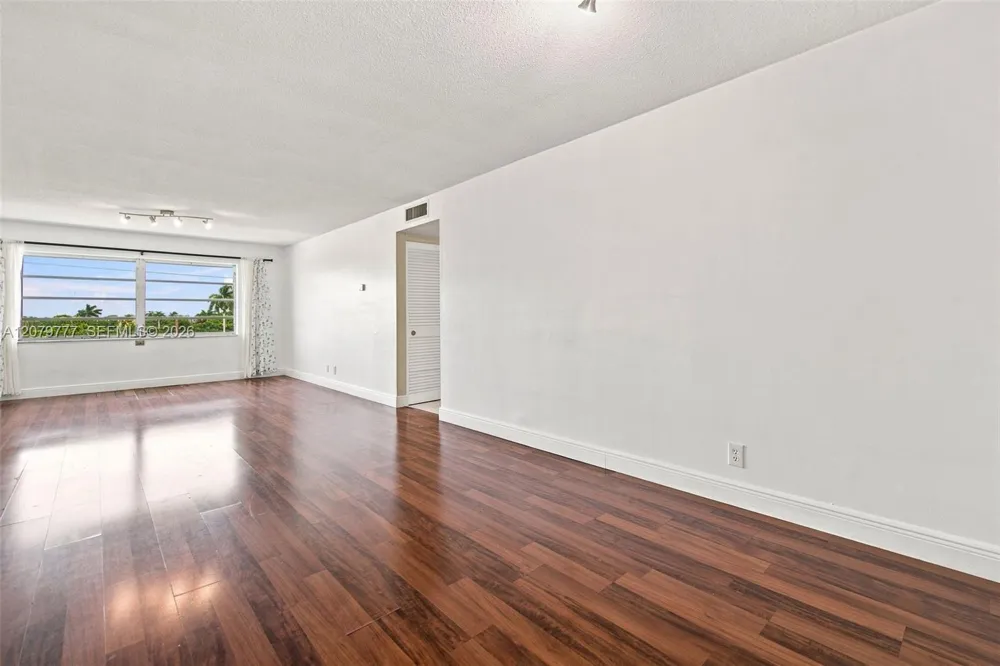 200 NE 12th Ave #1D Hallandale Beach, FL 33009