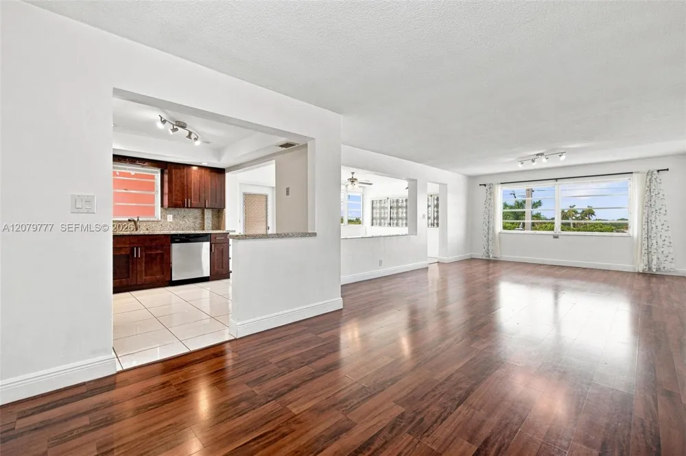 200 NE 12th Ave #1D Hallandale Beach, FL 33009