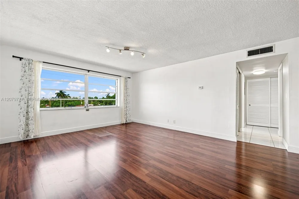 200 NE 12th Ave #1D Hallandale Beach, FL 33009