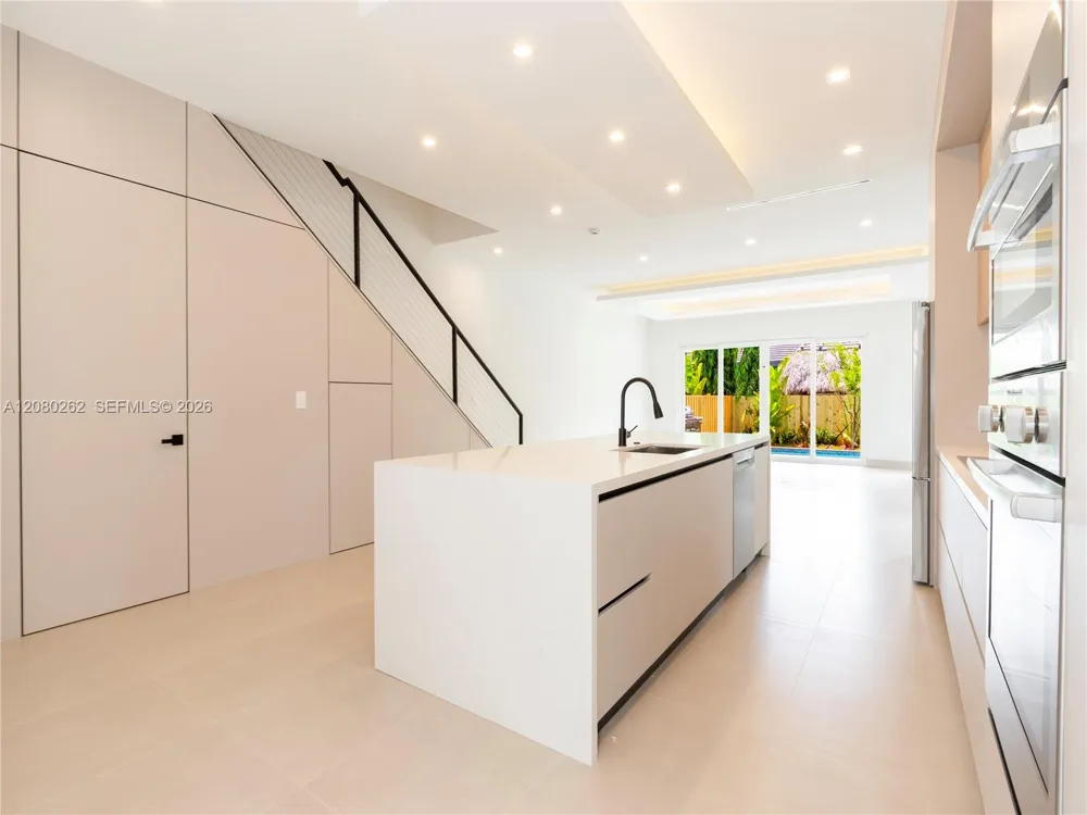 721 SW 7th Ave Fort Lauderdale, FL 33315