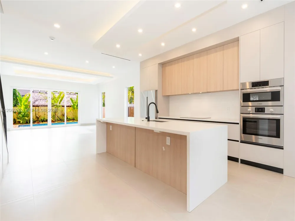 721 SW 7th Ave Fort Lauderdale, FL 33315