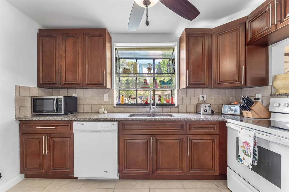 5040 Rose Hill Drive #206 Boynton Beach, FL 33437