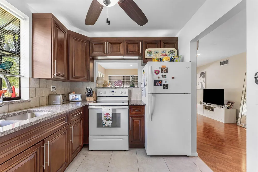 5040 Rose Hill Drive #206 Boynton Beach, FL 33437