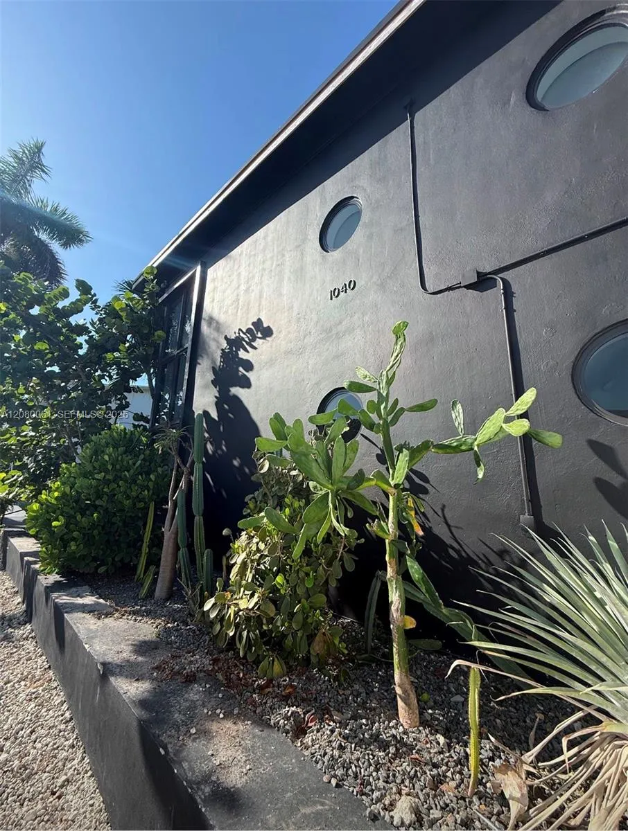 1040 NE 78th St Rd #2 Miami, FL 33138