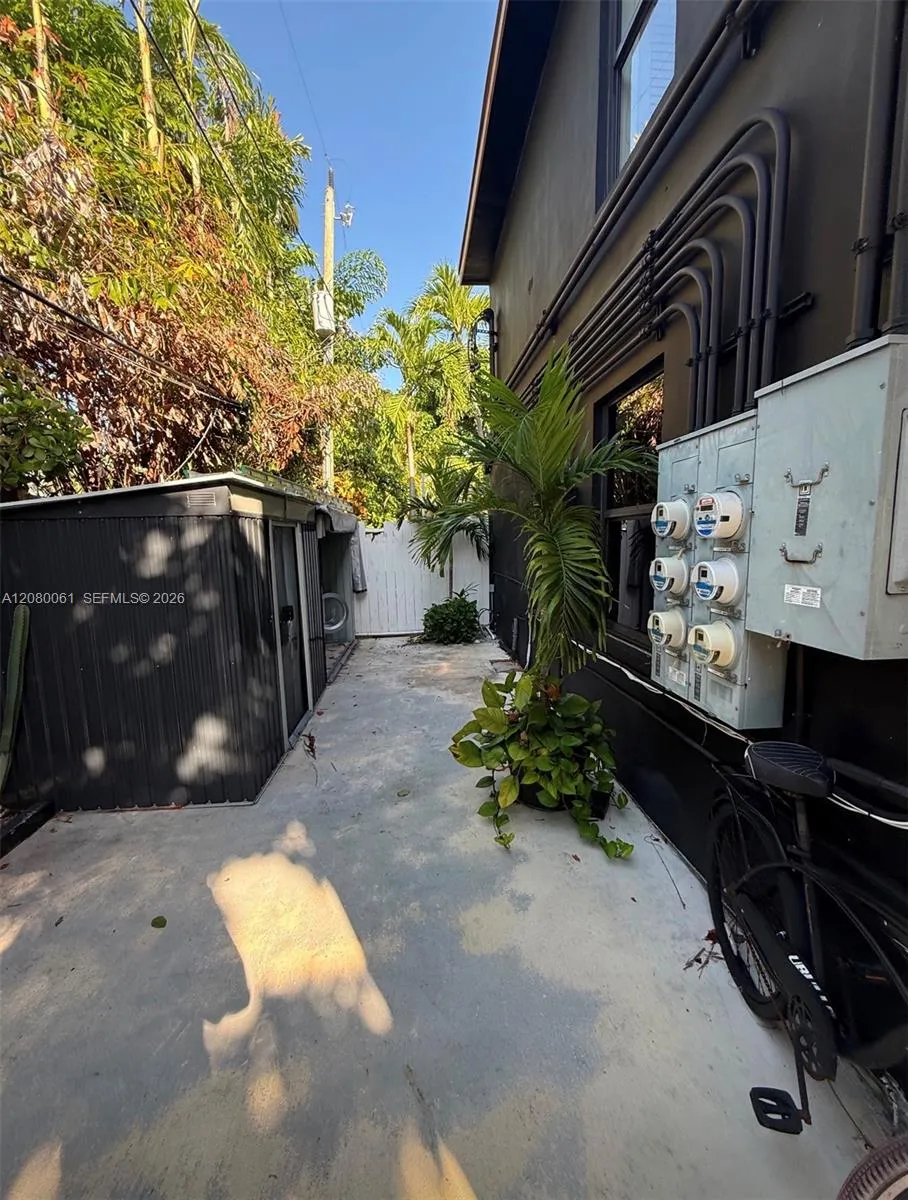 1040 NE 78th St Rd #2 Miami, FL 33138