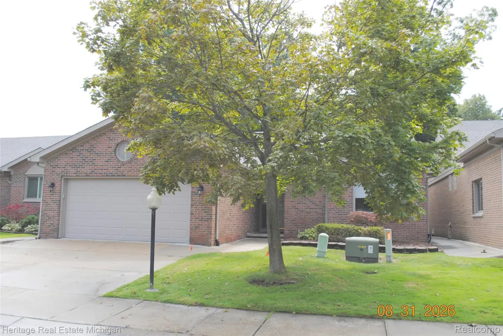 380 Walnut Drive South Lyon City, MI 48178