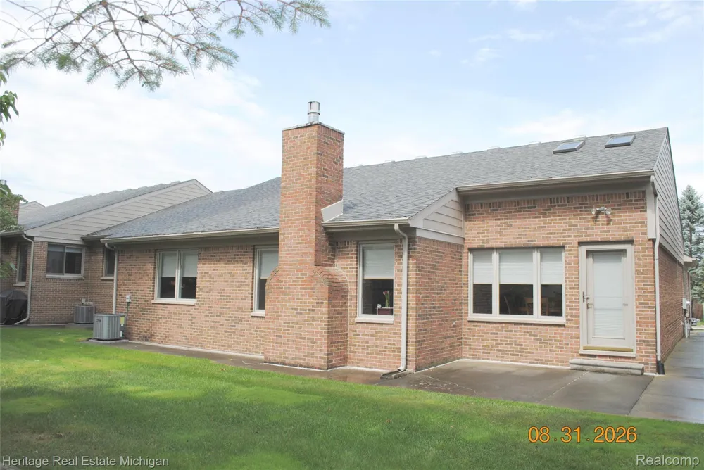 380 Walnut Drive South Lyon City, MI 48178