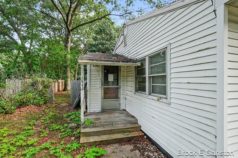 1442 Norwich Avenue Norton Shores City, MI 49444
