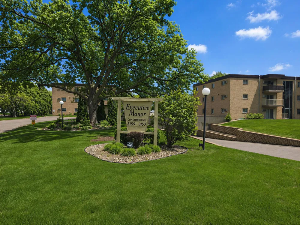3155 Old Highway 8 #104 Roseville, MN 55418