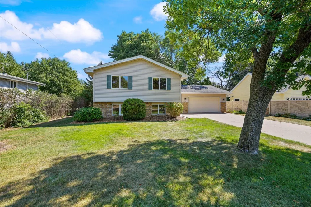 11377 Lily Street NW Coon Rapids, MN 55433
