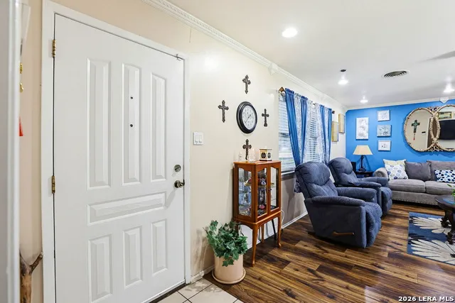 3410 Autumn Ln Kirby, TX 78219