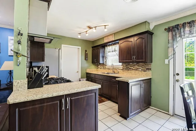 3410 Autumn Ln Kirby, TX 78219