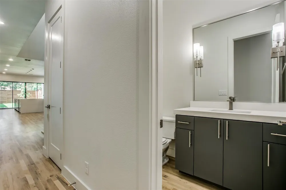 4633 Manett Street Dallas, TX 75204