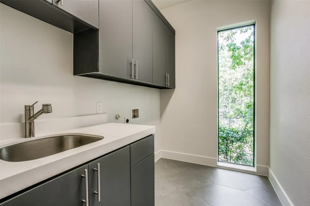 4633 Manett Street Dallas, TX 75204