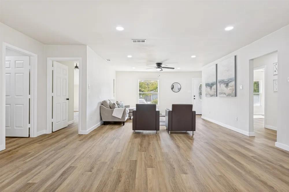 2613 Saturn Road Garland, TX 75041
