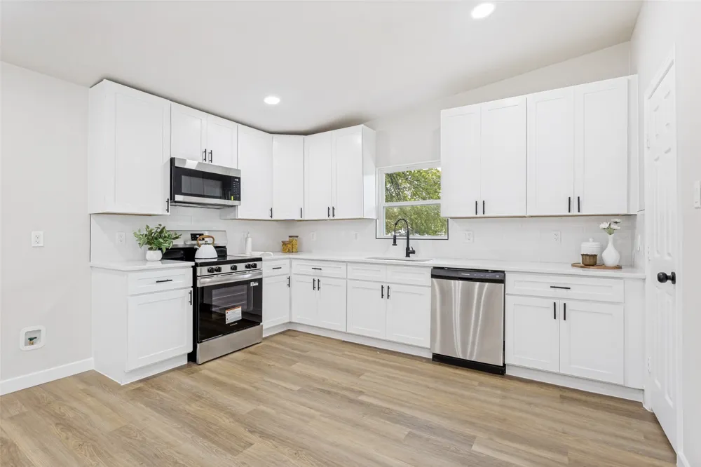 2613 Saturn Road Garland, TX 75041