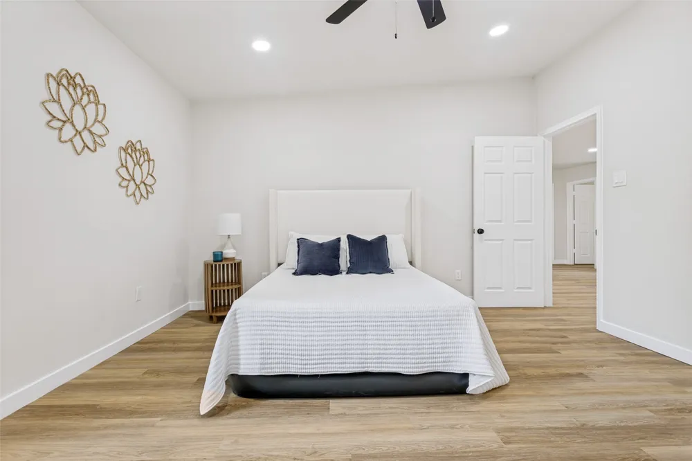 2613 Saturn Road Garland, TX 75041