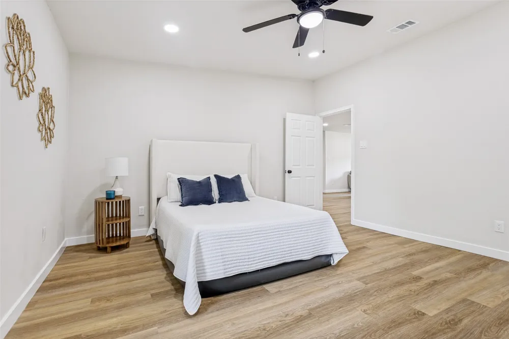 2613 Saturn Road Garland, TX 75041