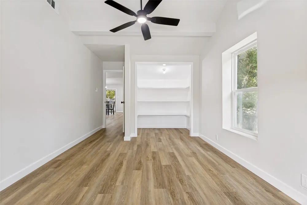 2613 Saturn Road Garland, TX 75041