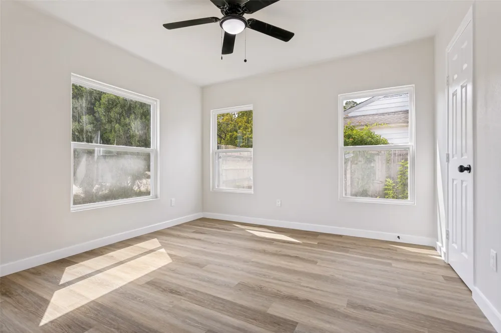 2613 Saturn Road Garland, TX 75041