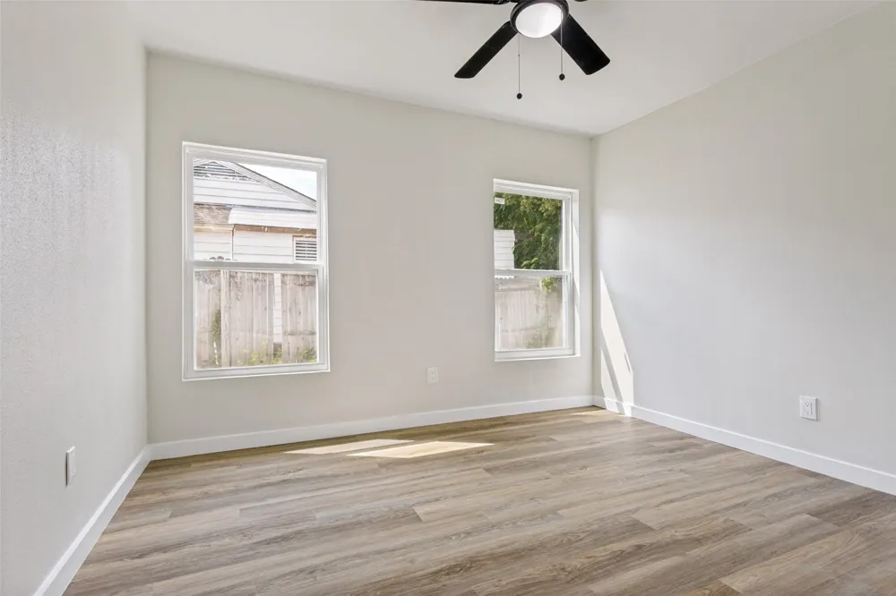 2613 Saturn Road Garland, TX 75041
