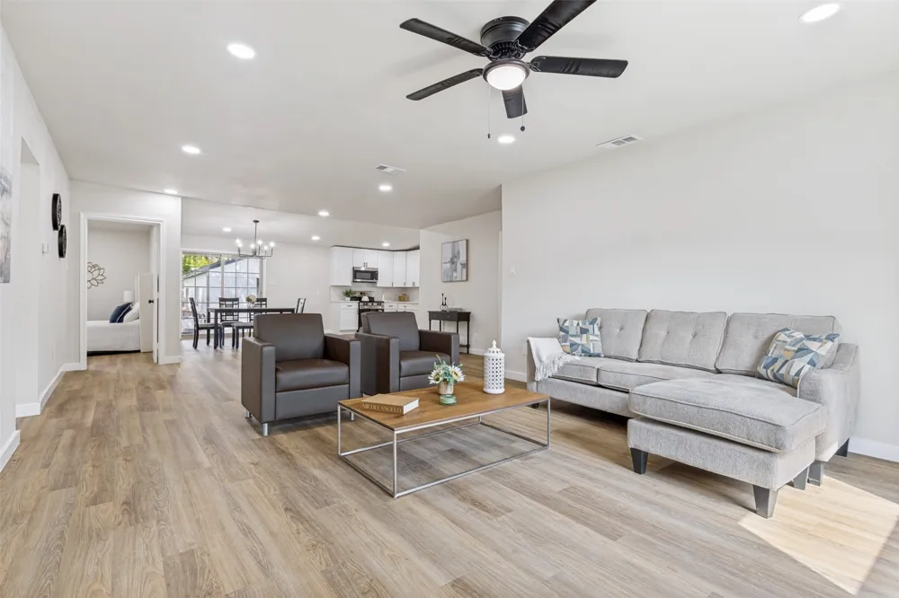 2613 Saturn Road Garland, TX 75041