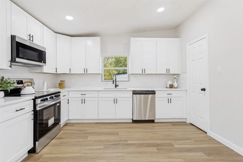 2613 Saturn Road Garland, TX 75041