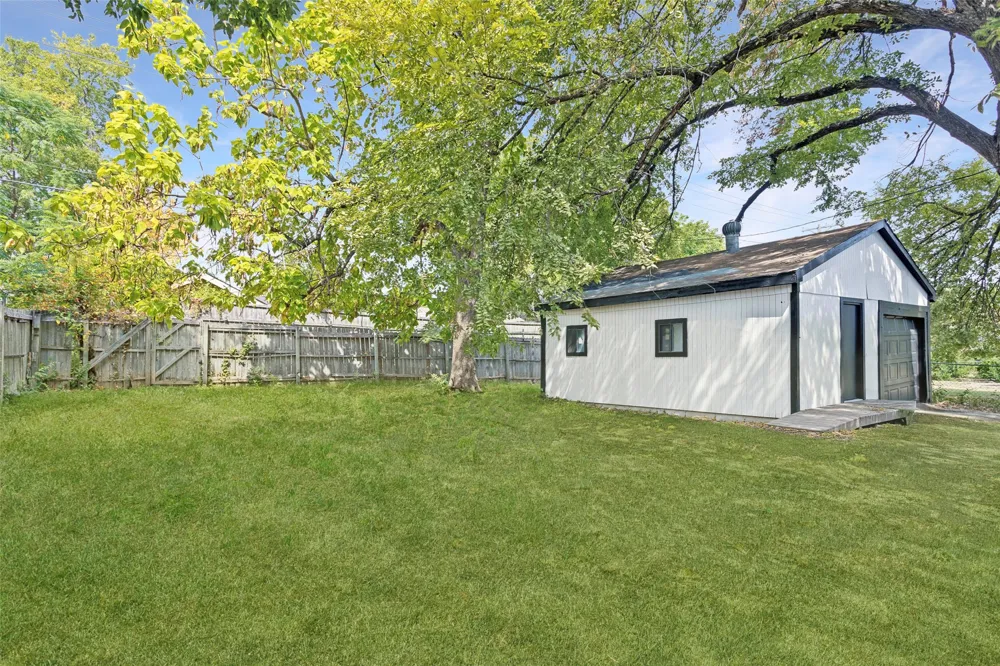 2613 Saturn Road Garland, TX 75041