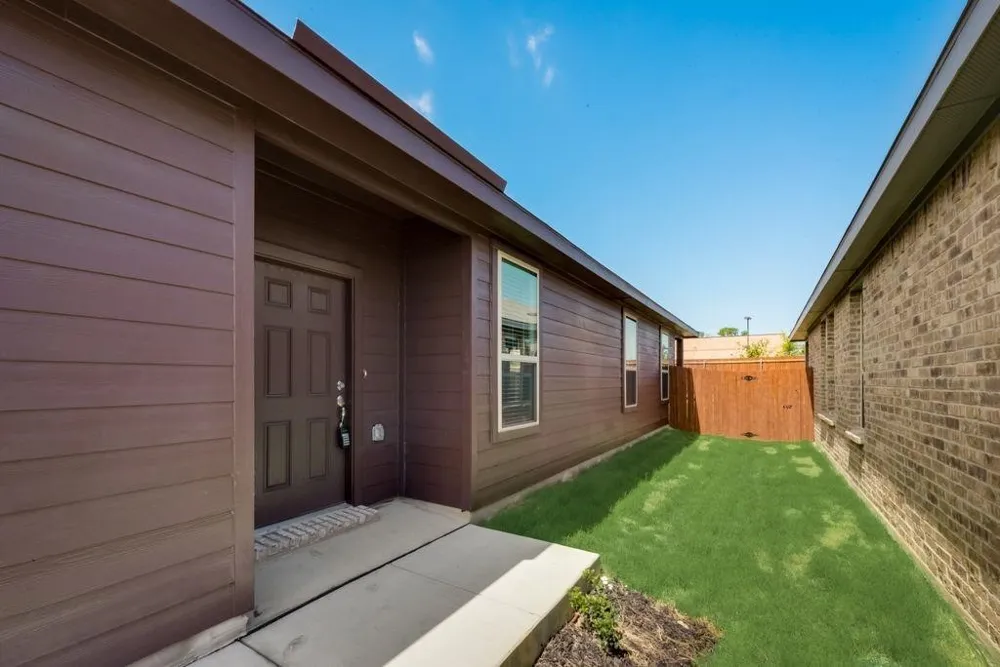 1002 Pecos Street Aubrey, TX 76227