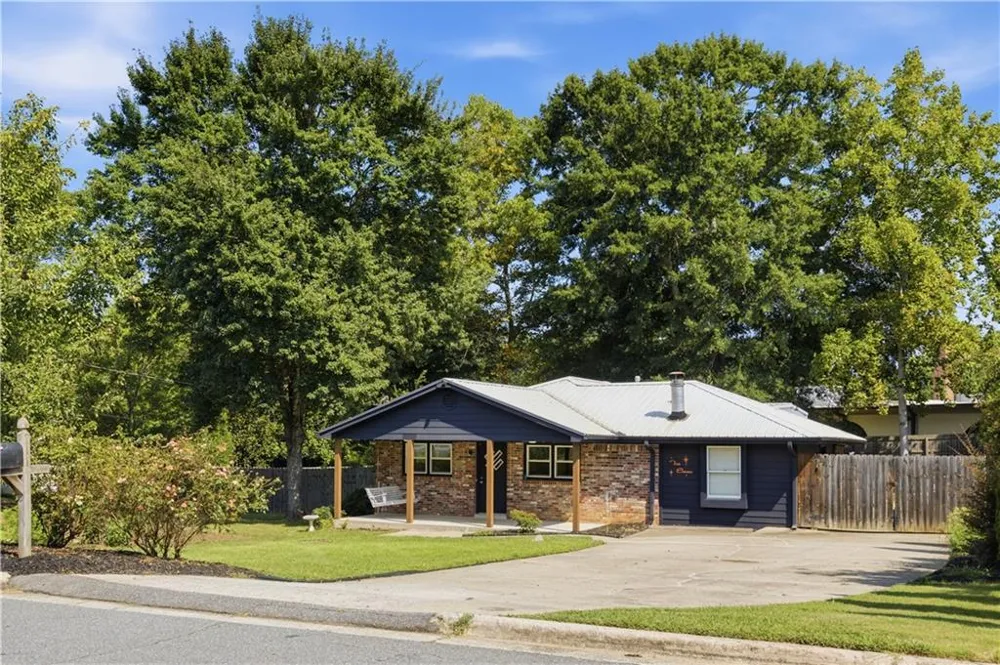 211 Brooke Drive Alpharetta, GA 30009