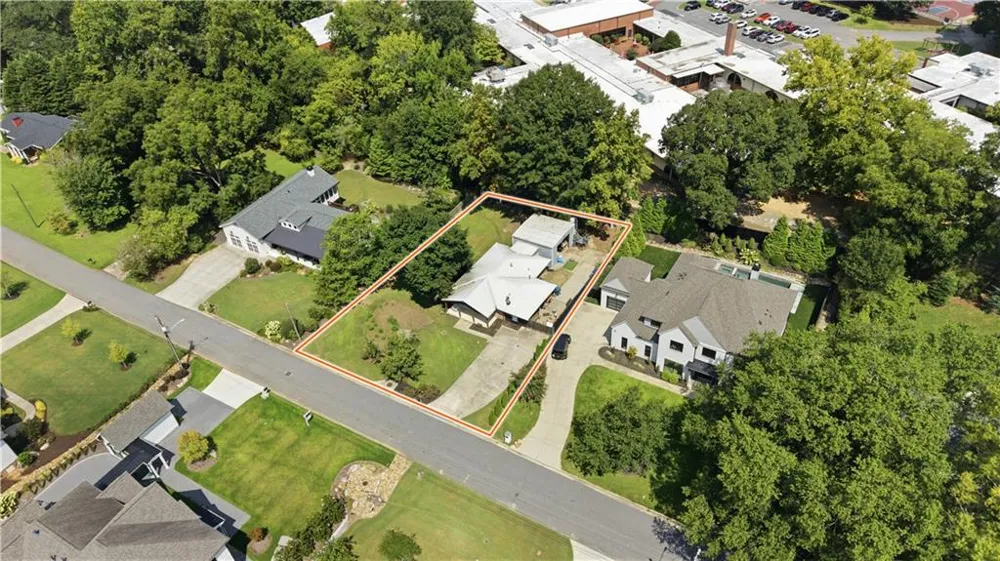 211 Brooke Drive Alpharetta, GA 30009